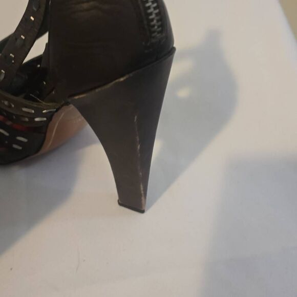 Charles Jourdan Brownish Gray Leather Sandals w/Heels, Flat Studs, Size 9, NEW - Picture 6 of 10